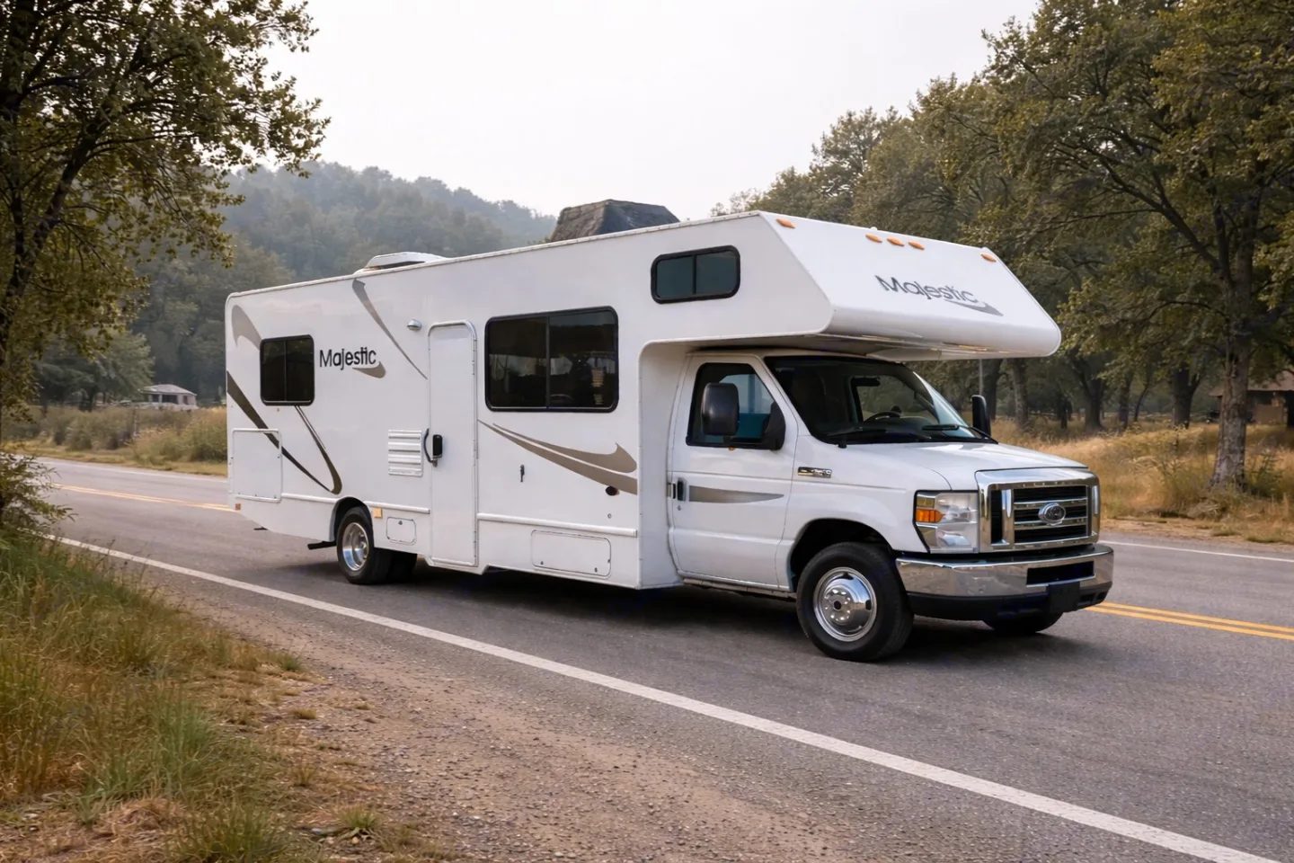 2014 Thor Majestic Class C 29FT Outside View - 04-010